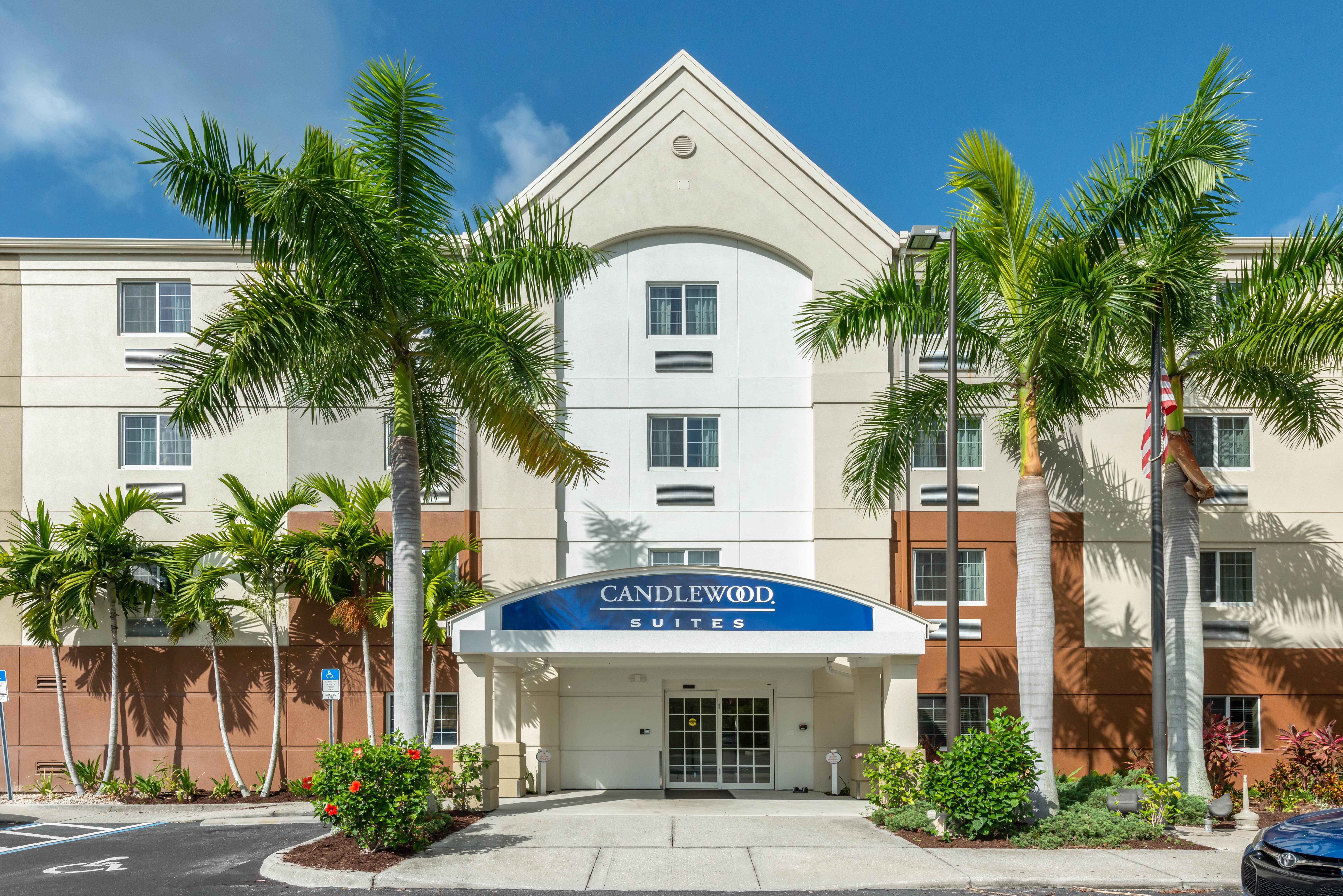 Candlewood Suites Fort Myers/Sanibel Gateway By Ihg Exterior foto